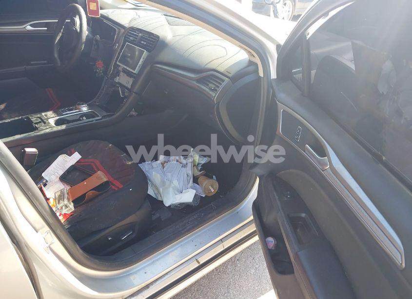 Photo 5 of 2017 Ford Fusion SE (VIN 3FA6P0HD4HR292721)