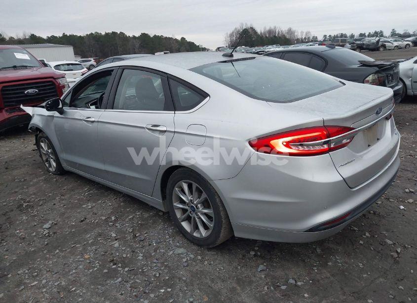 Photo 3 of 2017 Ford Fusion SE (VIN 3FA6P0HD4HR331808)