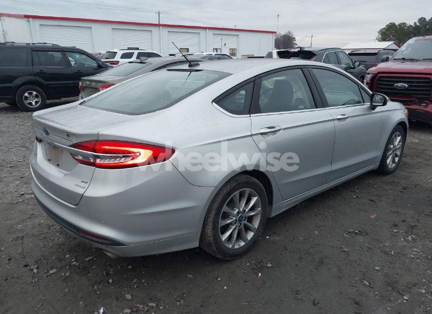 Photo 4 of 2017 Ford Fusion SE (VIN 3FA6P0HD4HR331808)