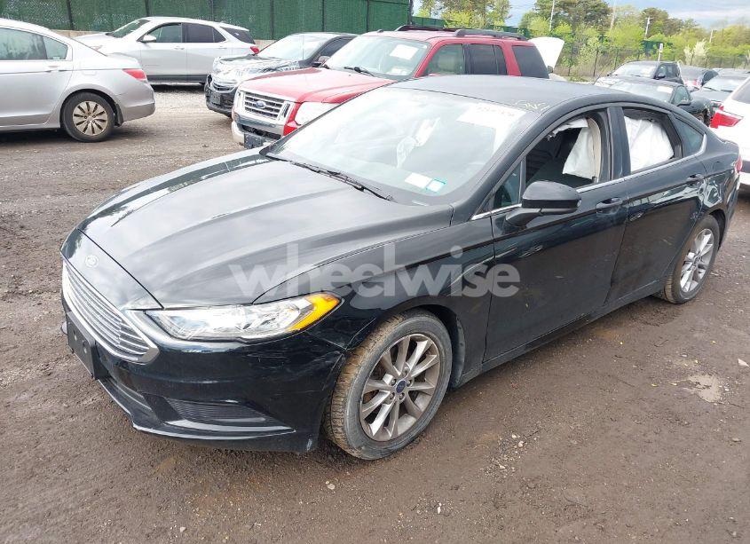 Photo 2 of 2017 Ford Fusion SE (VIN 3FA6P0HD4HR338676)