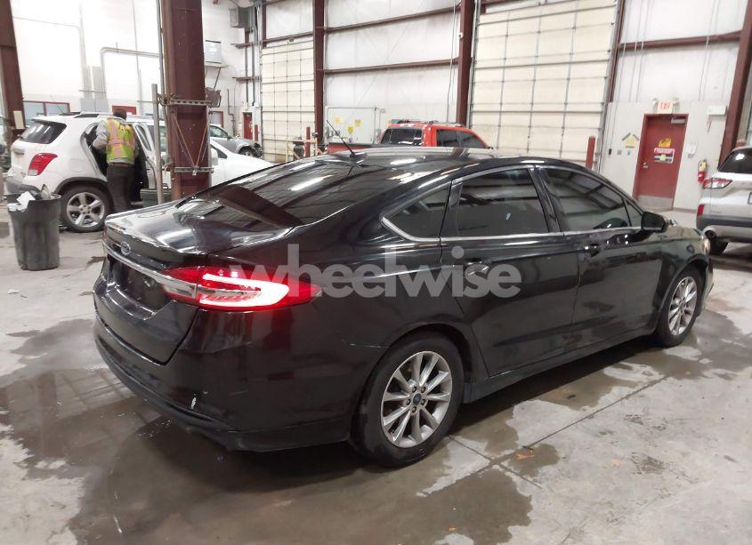 Photo 4 of 2017 Ford Fusion SE (VIN 3FA6P0HD4HR371824)