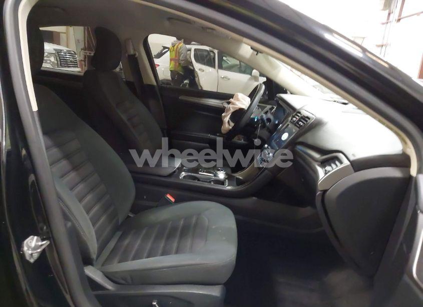 Photo 5 of 2017 Ford Fusion SE (VIN 3FA6P0HD4HR371824)