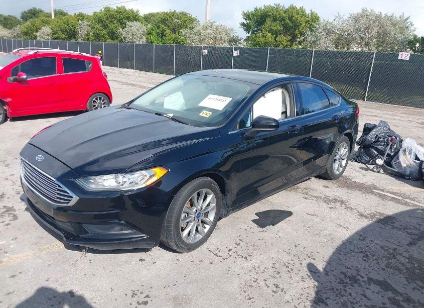 Photo 2 of 2017 Ford Fusion SE (VIN 3FA6P0HD4HR402974)