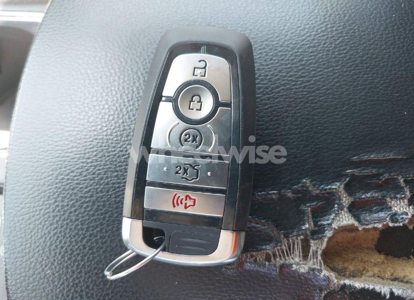 Photo 11 of 2018 Ford Fusion SE (VIN 3FA6P0HD4JR104172)