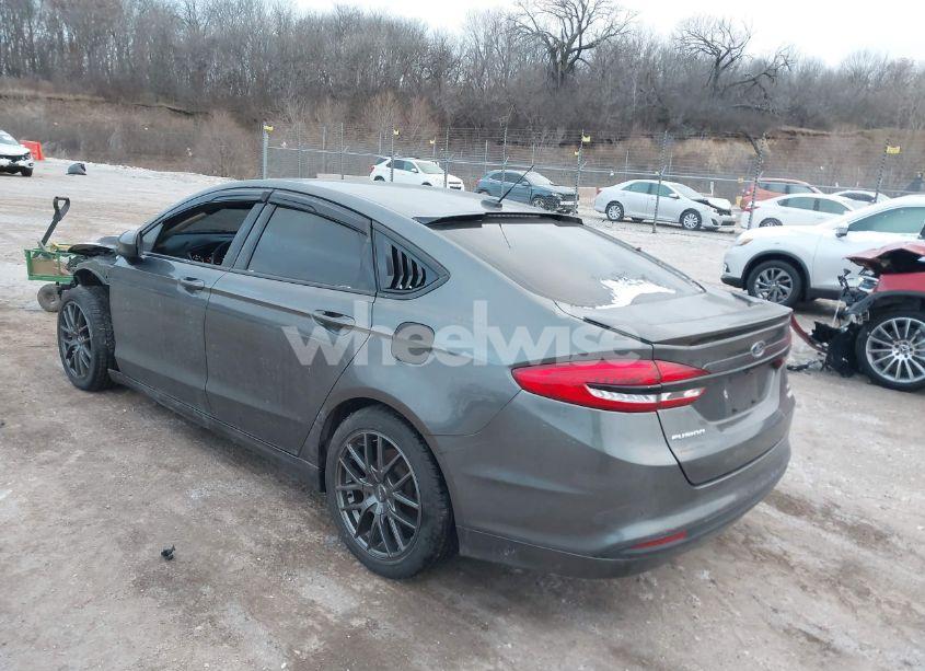 Photo 3 of 2018 Ford Fusion SE (VIN 3FA6P0HD4JR156028)