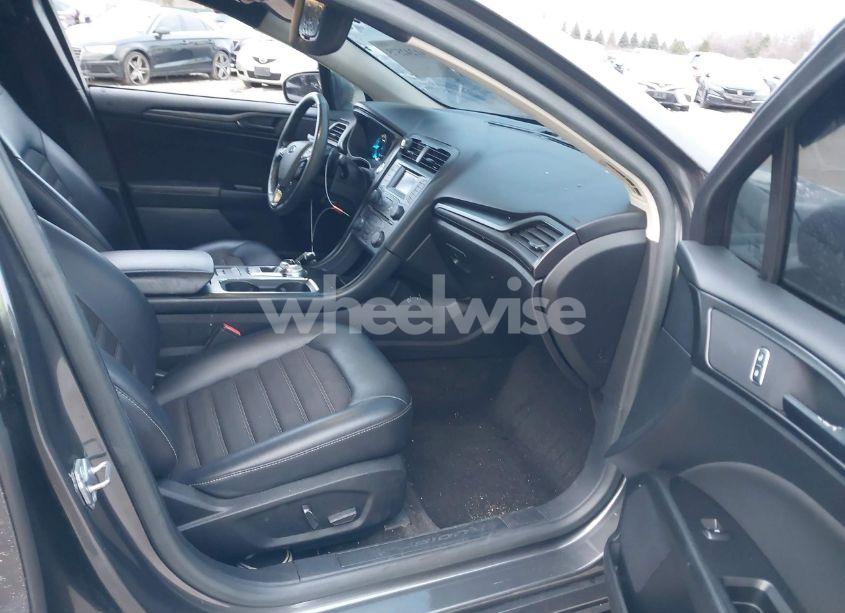 Photo 5 of 2018 Ford Fusion SE (VIN 3FA6P0HD4JR156028)