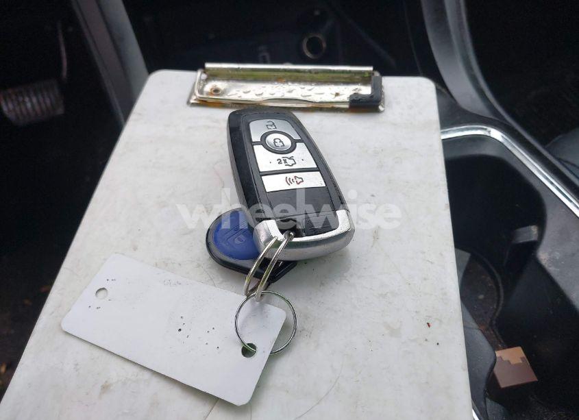 Photo 11 of 2018 Ford Fusion SE (VIN 3FA6P0HD4JR183293)