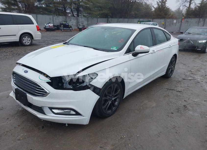 Photo 2 of 2018 Ford Fusion SE (VIN 3FA6P0HD4JR183293)