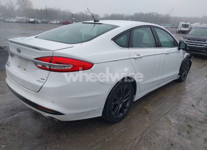 Photo 4 of 2018 Ford Fusion SE (VIN 3FA6P0HD4JR183293)