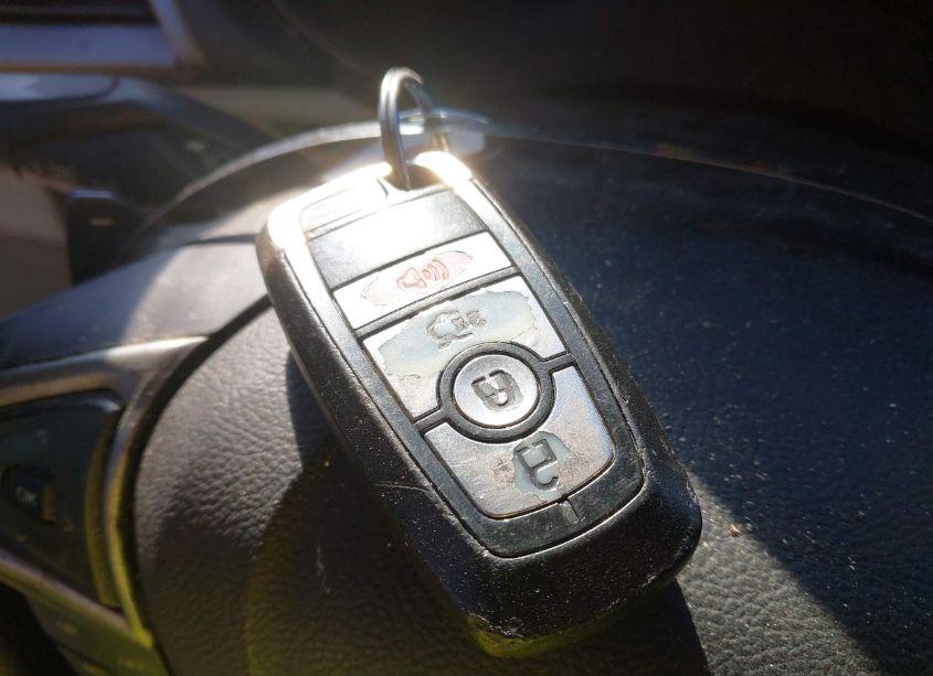 Photo 11 of 2018 Ford Fusion SE (VIN 3FA6P0HD4JR189000)