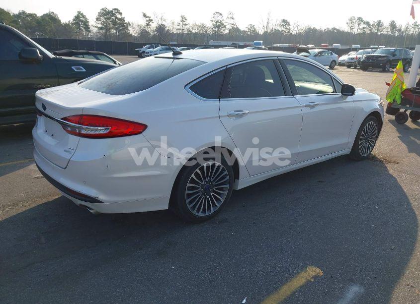 Photo 4 of 2018 Ford Fusion SE (VIN 3FA6P0HD4JR190020)