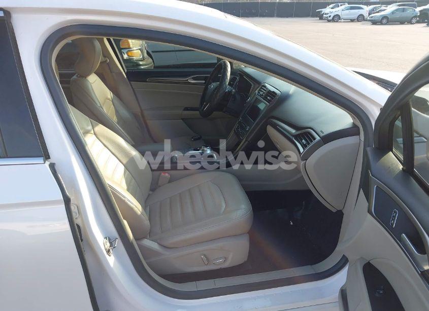 Photo 5 of 2018 Ford Fusion SE (VIN 3FA6P0HD4JR190020)