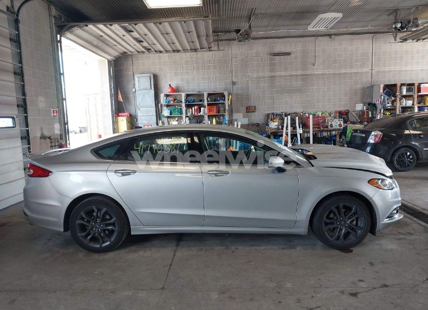 Photo 12 of 2018 Ford Fusion SE (VIN 3FA6P0HD4JR265735)