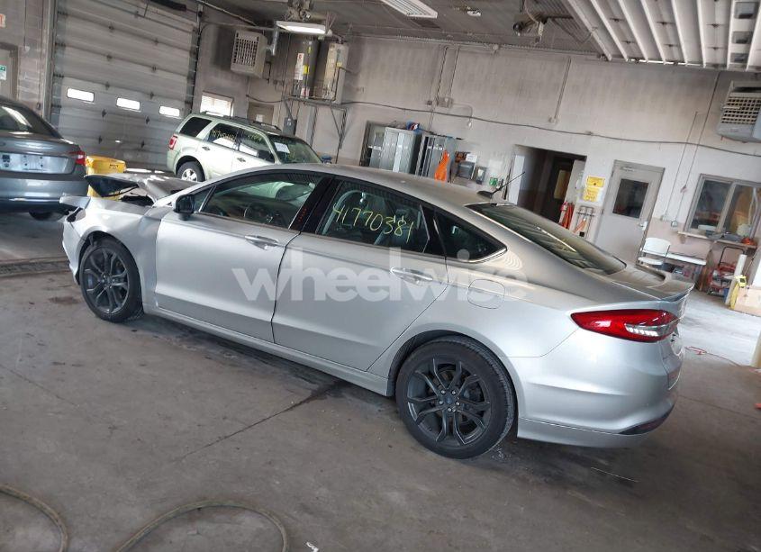 Photo 3 of 2018 Ford Fusion SE (VIN 3FA6P0HD4JR265735)