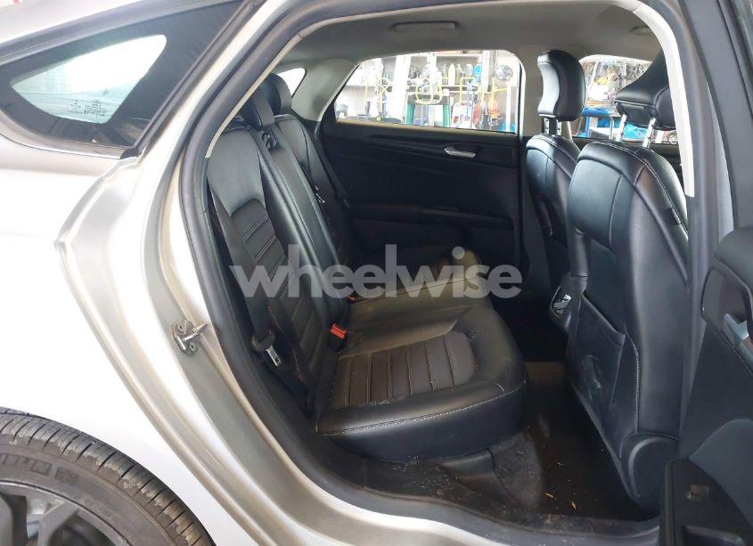 Photo 8 of 2018 Ford Fusion SE (VIN 3FA6P0HD4JR265735)