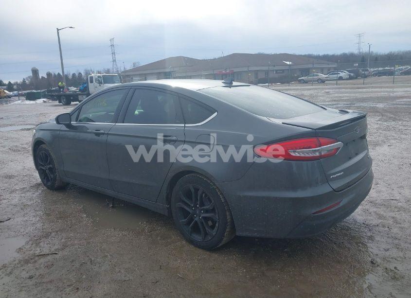 Photo 3 of 2019 Ford Fusion SE (VIN 3FA6P0HD4KR102567)