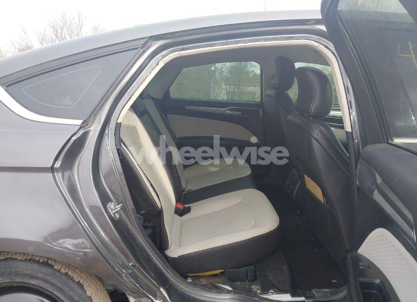 Photo 8 of 2019 Ford Fusion SE (VIN 3FA6P0HD4KR102567)