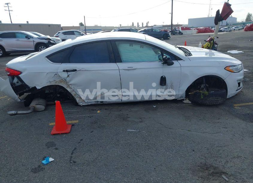 Photo 13 of 2019 Ford Fusion SE (VIN 3FA6P0HD4KR114881)