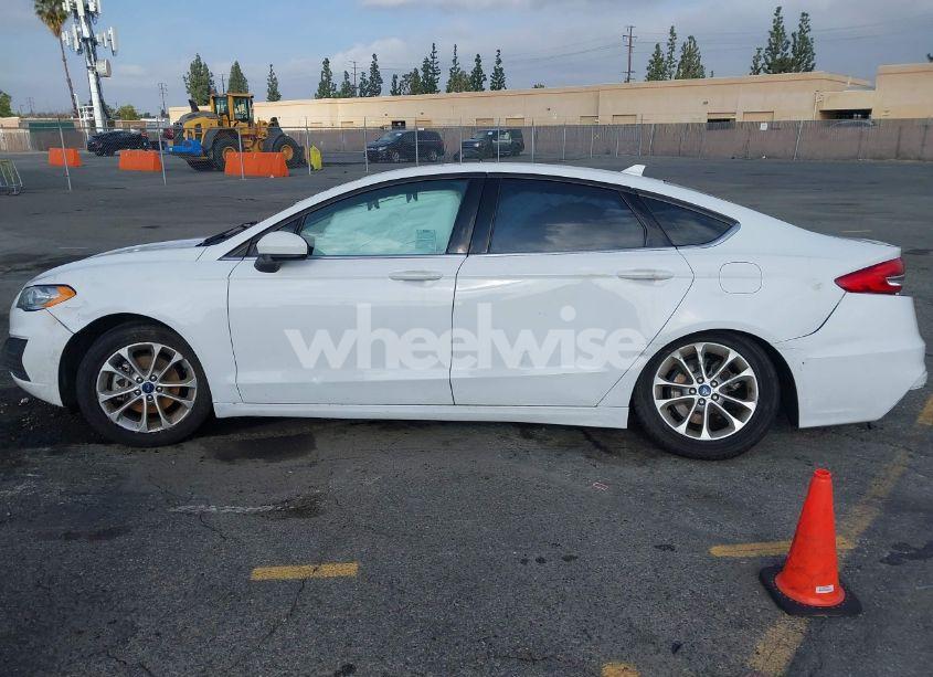 Photo 14 of 2019 Ford Fusion SE (VIN 3FA6P0HD4KR114881)