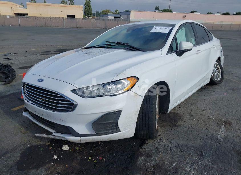 Photo 2 of 2019 Ford Fusion SE (VIN 3FA6P0HD4KR114881)