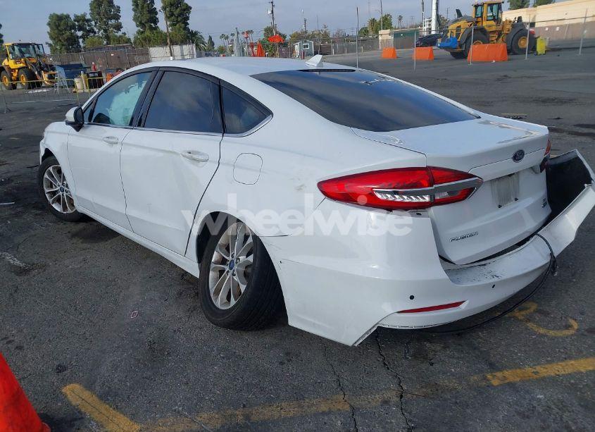 Photo 3 of 2019 Ford Fusion SE (VIN 3FA6P0HD4KR114881)