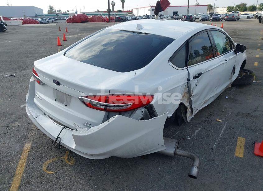 Photo 4 of 2019 Ford Fusion SE (VIN 3FA6P0HD4KR114881)