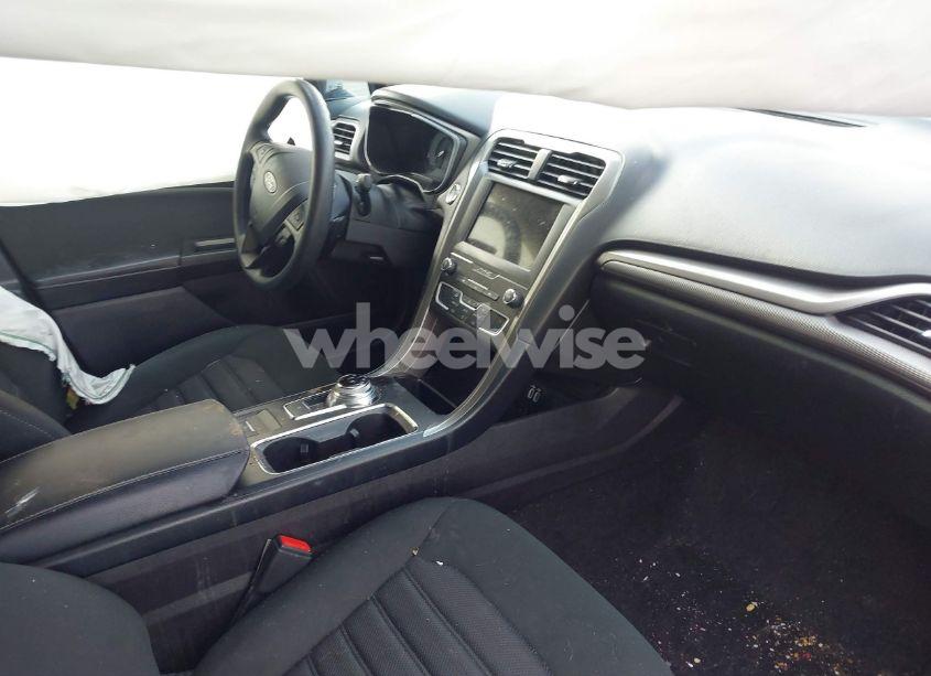 Photo 5 of 2019 Ford Fusion SE (VIN 3FA6P0HD4KR114881)