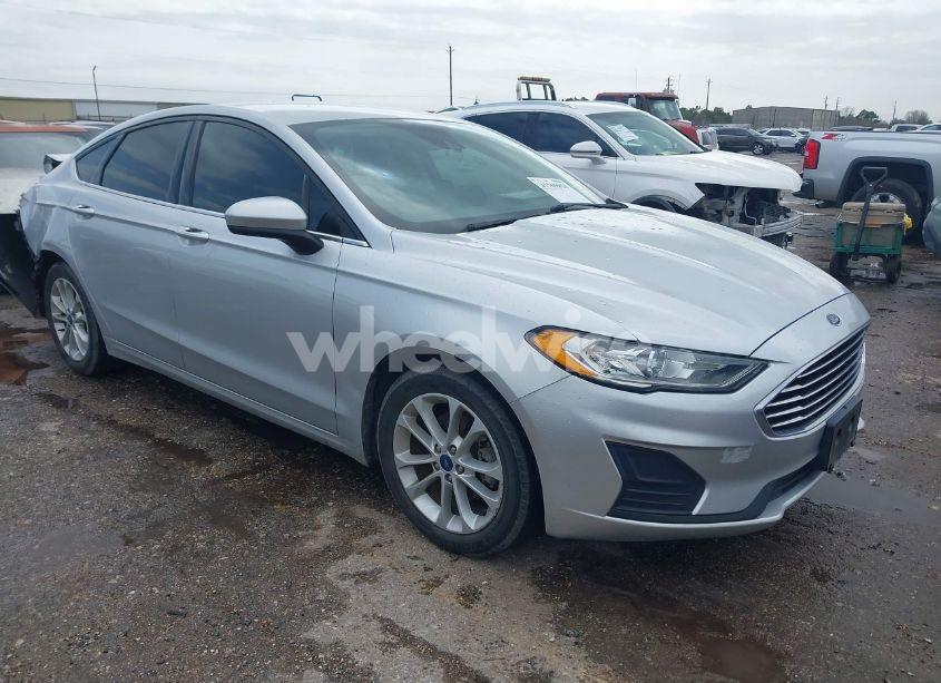 2019 Ford Fusion SE (VIN 3FA6P0HD4KR132314) main photo
