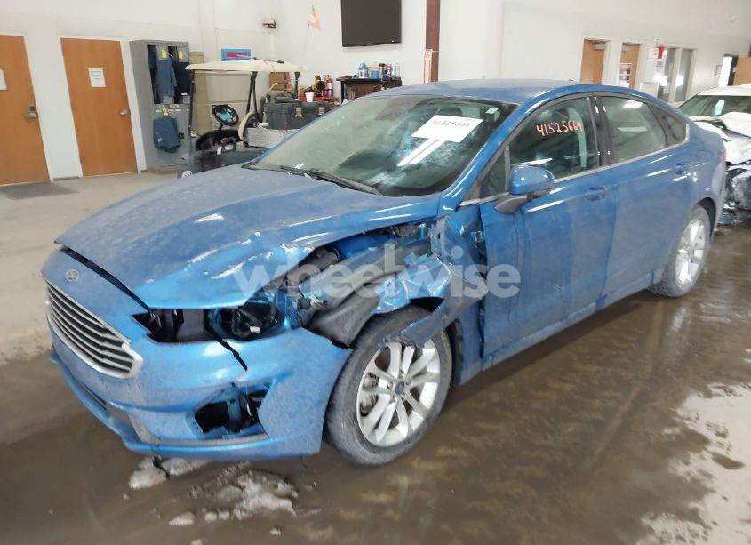 Photo 2 of 2019 Ford Fusion SE (VIN 3FA6P0HD4KR147864)