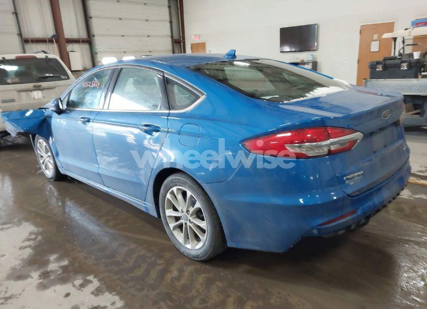 Photo 3 of 2019 Ford Fusion SE (VIN 3FA6P0HD4KR147864)