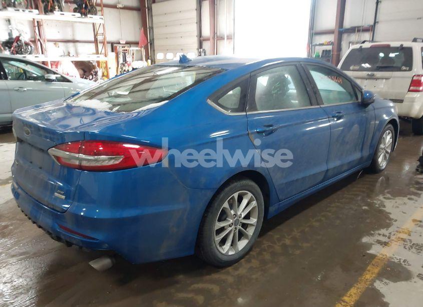 Photo 4 of 2019 Ford Fusion SE (VIN 3FA6P0HD4KR147864)