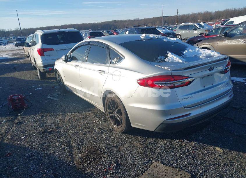 Photo 3 of 2019 Ford Fusion SE (VIN 3FA6P0HD4KR163594)