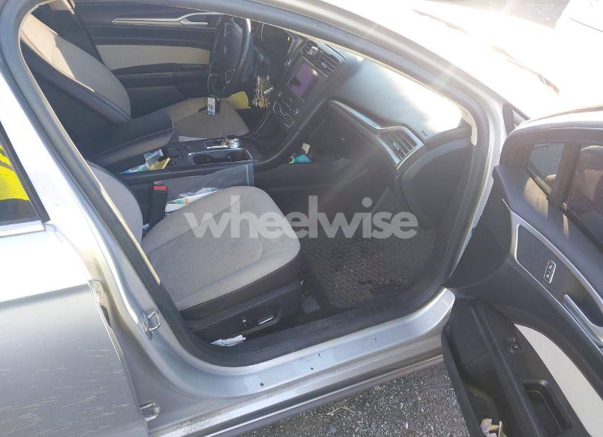 Photo 5 of 2019 Ford Fusion SE (VIN 3FA6P0HD4KR163594)