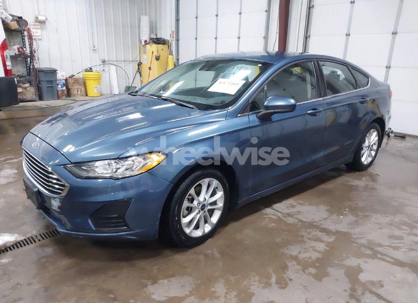 Photo 2 of 2019 Ford Fusion SE (VIN 3FA6P0HD4KR173574)
