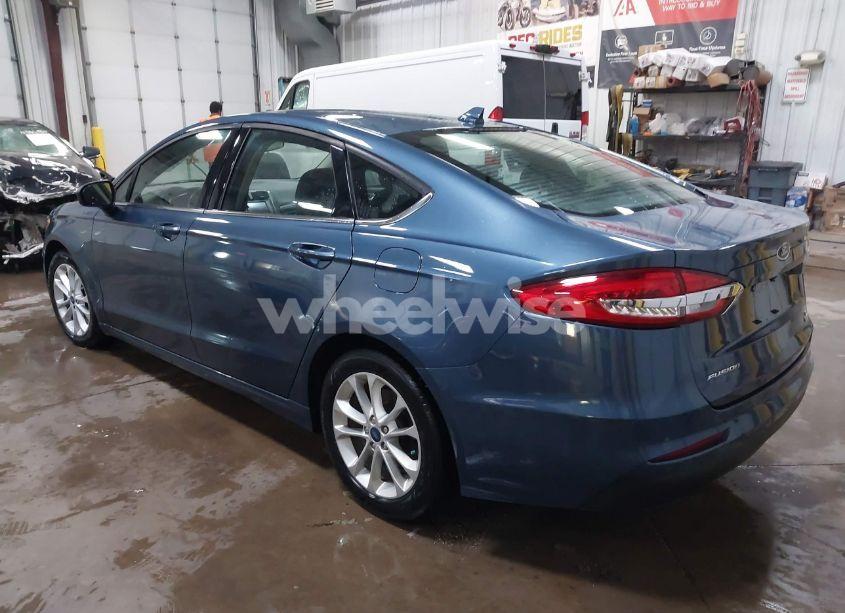 Photo 3 of 2019 Ford Fusion SE (VIN 3FA6P0HD4KR173574)