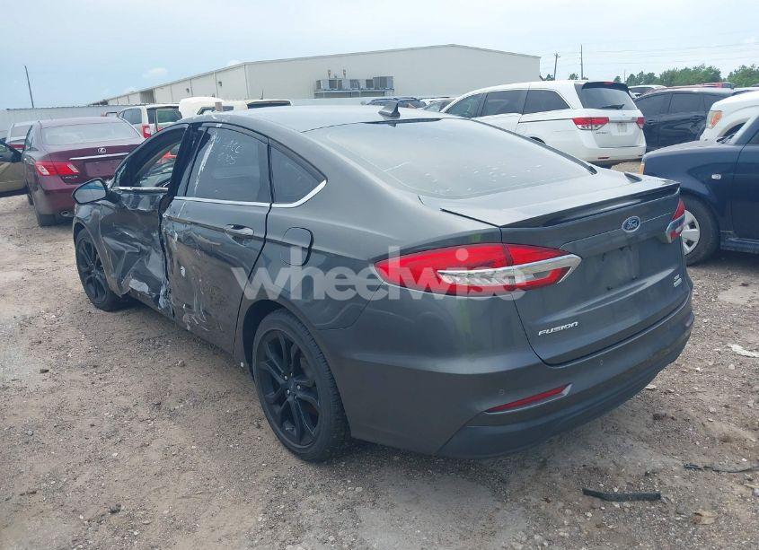 Photo 3 of 2019 Ford Fusion SE (VIN 3FA6P0HD4KR198393)
