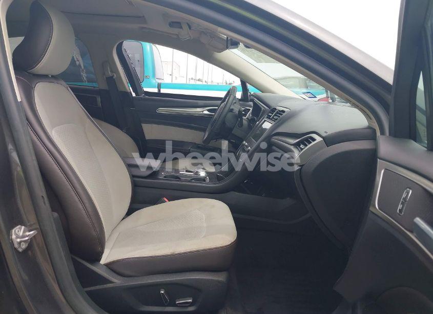 Photo 5 of 2019 Ford Fusion SE (VIN 3FA6P0HD4KR198393)