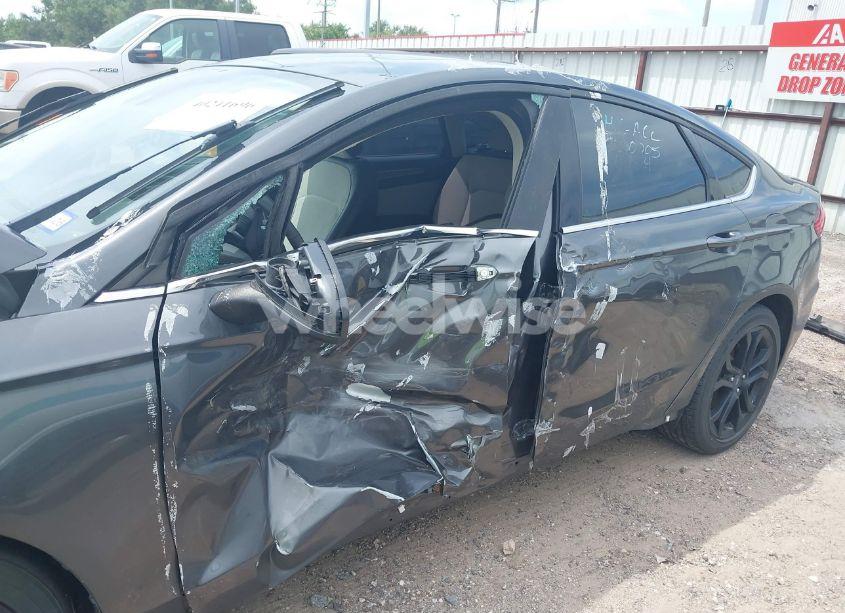 Photo 6 of 2019 Ford Fusion SE (VIN 3FA6P0HD4KR198393)