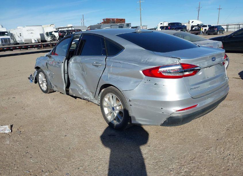 Photo 3 of 2019 Ford Fusion SE (VIN 3FA6P0HD4KR203818)