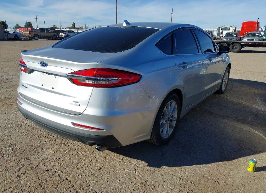 Photo 4 of 2019 Ford Fusion SE (VIN 3FA6P0HD4KR203818)