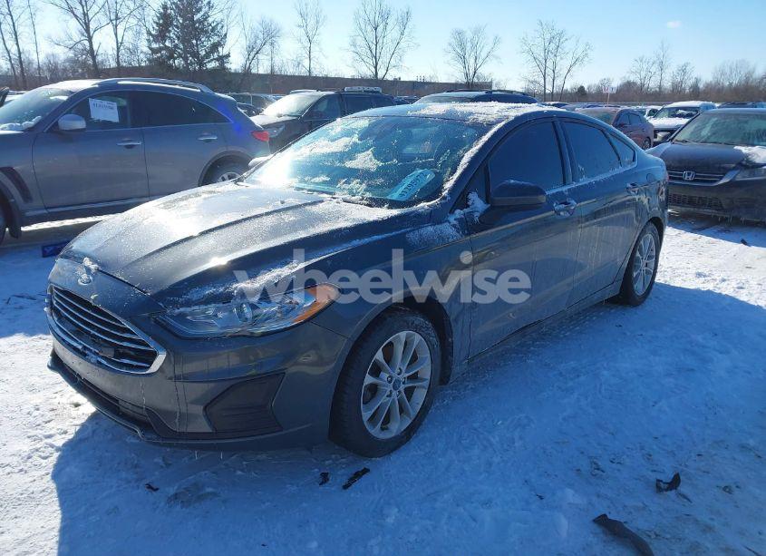 Photo 2 of 2019 Ford Fusion SE (VIN 3FA6P0HD4KR243221)