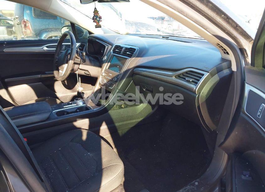 Photo 5 of 2019 Ford Fusion SE (VIN 3FA6P0HD4KR243221)