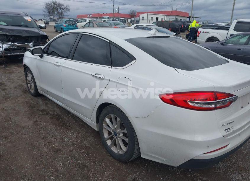 Photo 3 of 2019 Ford Fusion SE (VIN 3FA6P0HD4KR246815)