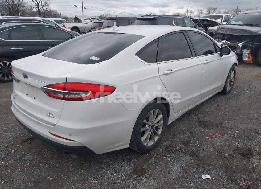 Photo 4 of 2019 Ford Fusion SE (VIN 3FA6P0HD4KR246815)