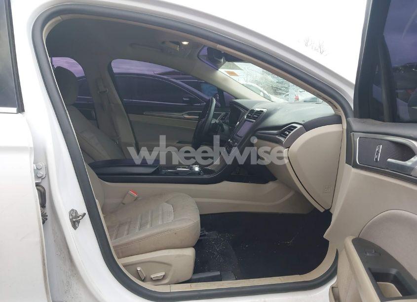 Photo 5 of 2019 Ford Fusion SE (VIN 3FA6P0HD4KR246815)