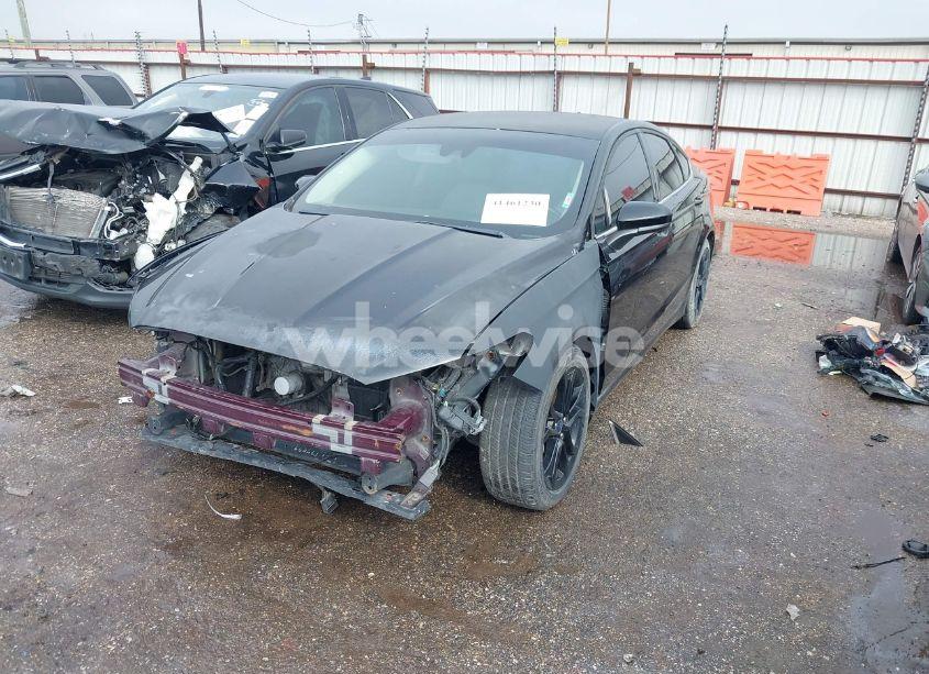 Photo 2 of 2019 Ford Fusion SE (VIN 3FA6P0HD4KR277045)