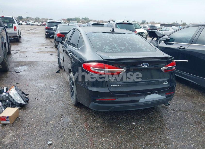 Photo 3 of 2019 Ford Fusion SE (VIN 3FA6P0HD4KR277045)