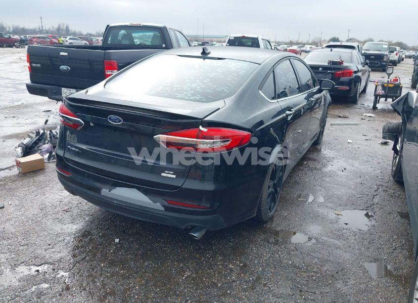 Photo 4 of 2019 Ford Fusion SE (VIN 3FA6P0HD4KR277045)