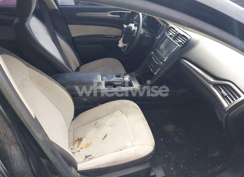 Photo 5 of 2019 Ford Fusion SE (VIN 3FA6P0HD4KR277045)