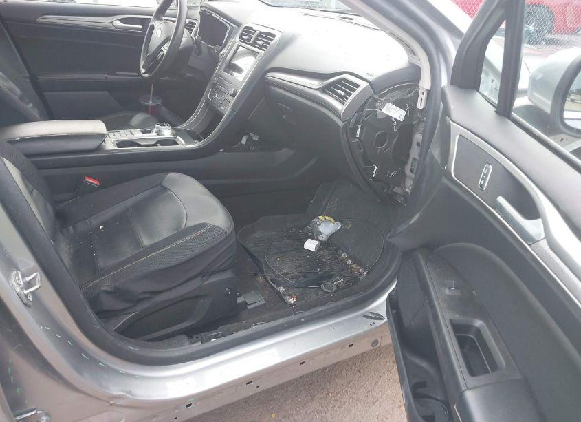 Photo 5 of 2020 Ford Fusion SE (VIN 3FA6P0HD4LR164987)